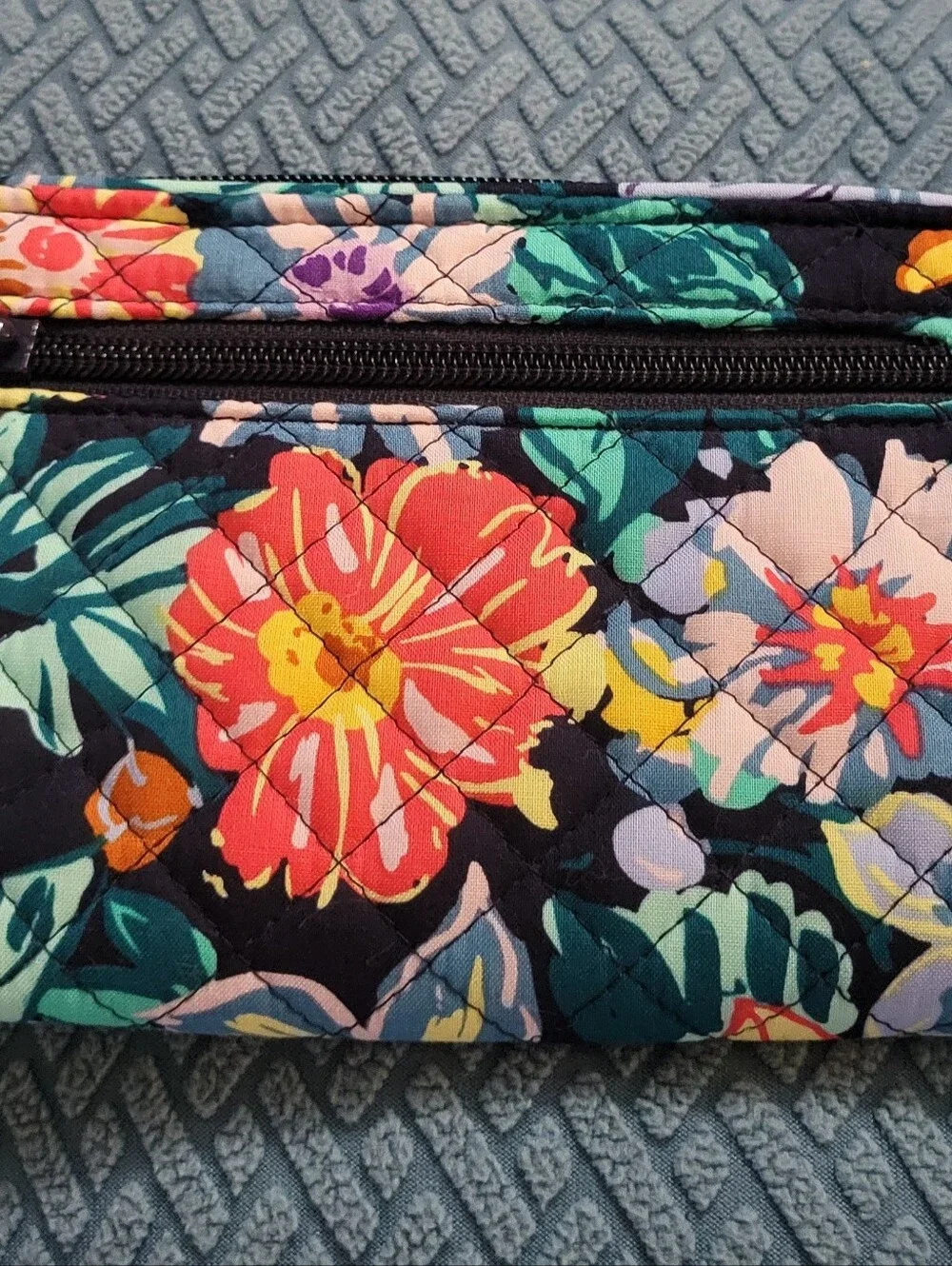 Vera Bradley RFID Turnlock  Wallet In Happy Blooms Pattern NWT